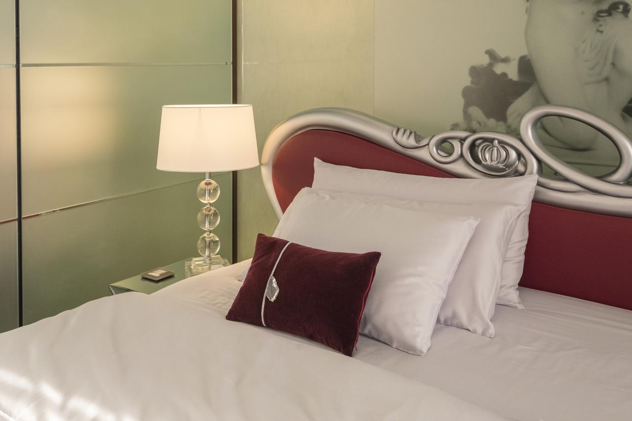 House Of Time - Fancy Hotel